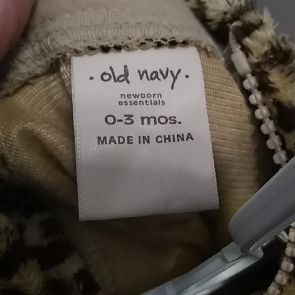 FINAL MARKDOWN Old navy hooded leopard sleeper 0-3 months